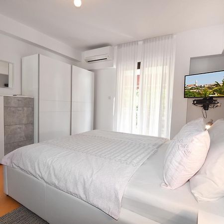 Apartment Sambris No 1 Върсар Екстериор снимка