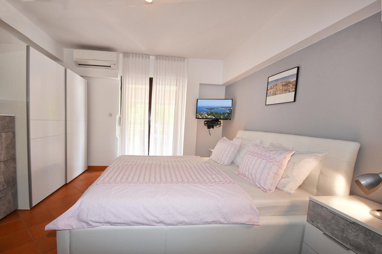 Apartment Sambris No 1 Върсар Екстериор снимка
